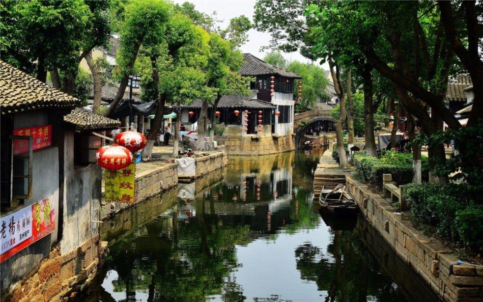 琳娜整理房间